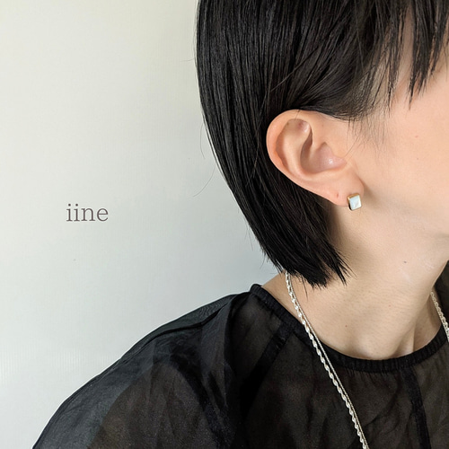 フォーマルから日常まで*顔周りを明るく*ホワイトシェルのレクタングル