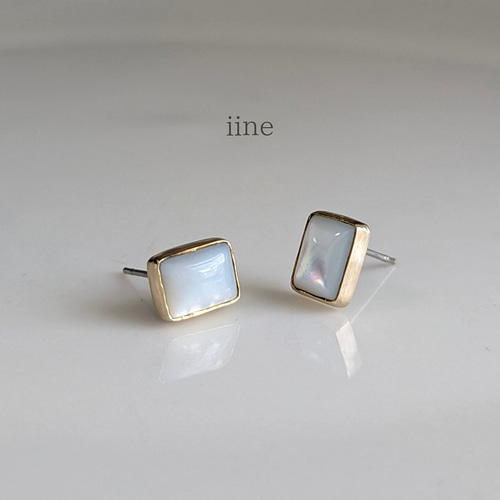 ラスール　Lレクタングルピアス(ホワイトカルセドニー)新品未使用 ラスール Lレクタングルピアス(ホワイトカルセドニー)新品未使用