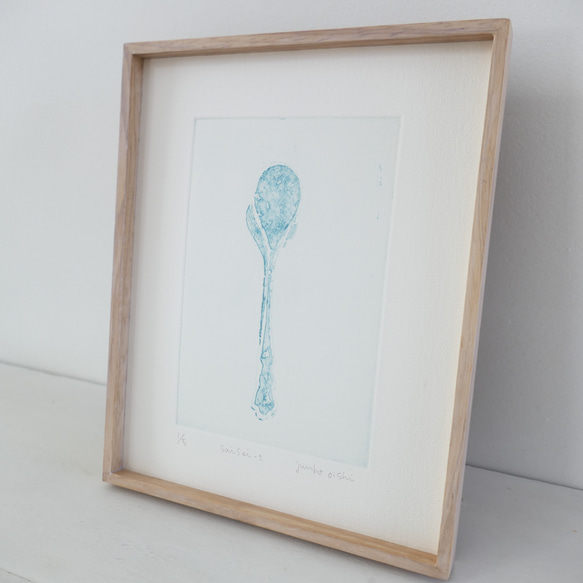 スプーンの絵・ターコイズ・水色の銅版画「sa i se i  t 」壁掛け・卓上木製額入・淡色アクセサリー/送料無料 2枚目の画像