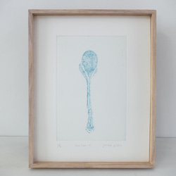 スプーンの絵・ターコイズ・水色の銅版画「sa i se i  t 」壁掛け・卓上木製額入・淡色アクセサリー/送料無料 1枚目の画像