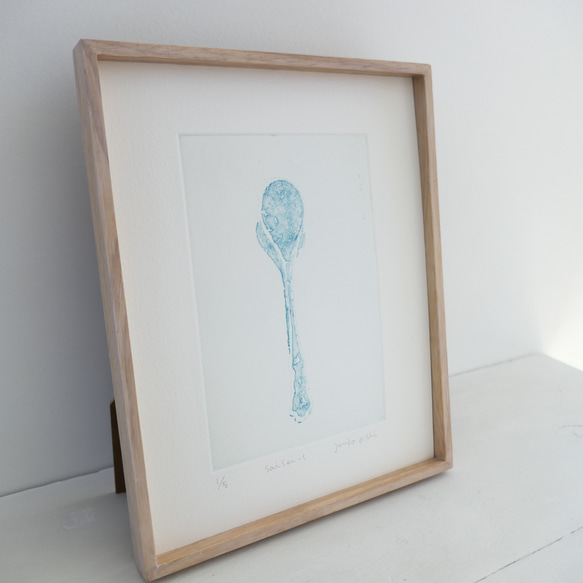 スプーンの絵・ターコイズ・水色の銅版画「sa i se i  t 」壁掛け・卓上木製額入・淡色アクセサリー/送料無料 3枚目の画像