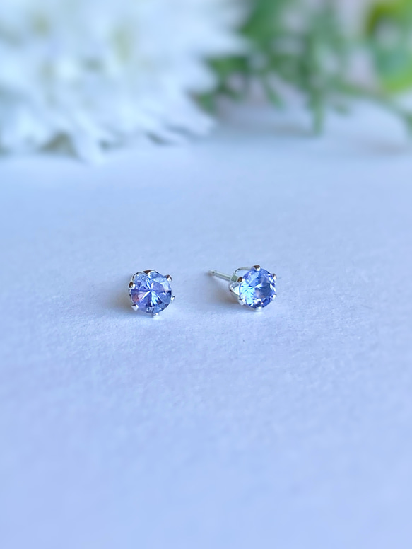宝石質 タンザナイトの6本爪ピアス  灰簾石 sv925 4mm 12月誕生石 10枚目の画像