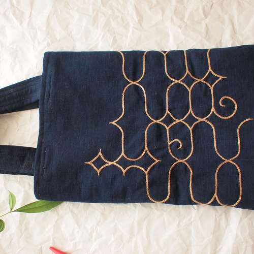 アイヌ柄の柿渋染めトートバッグ　　　ハンドメイド アイヌ文様刺繍】トートバッグ・小型 レンガ色② トートバッグ