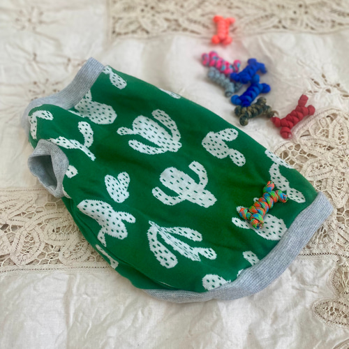 犬服 サボテン柄 タンクトップ Sサイズ ボーンモチーフ付き 完成品