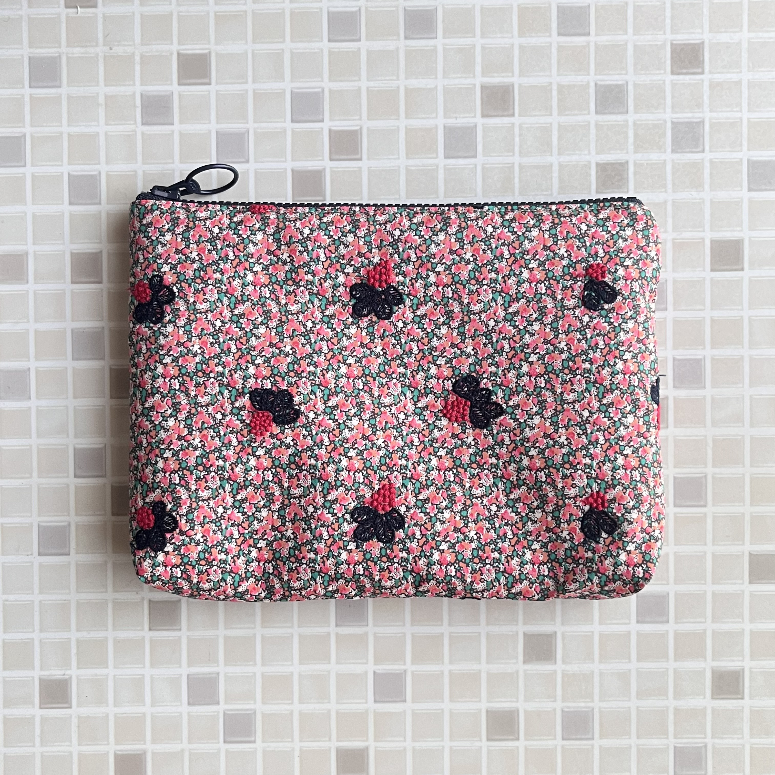 カメリア花柄刺繍タブレットポーチ minä perhonen