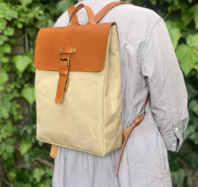 《　30%OFF  》　8号帆布リュック　ヌメ革フラップ　ベージュ×キャメル　  ☆送料無料