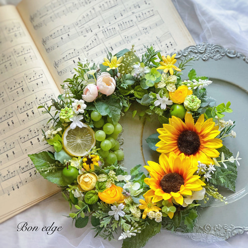 ひまわりとマスカットとお花のリース ひまわり  フラワーリース  造花 ひまわりとマスカットとお花のリース ひまわり フラワーリース 造花