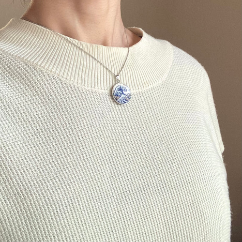 葛飾北斎「神奈川沖浪裏」の手刺繍ペンダント ネックレス・ペンダント