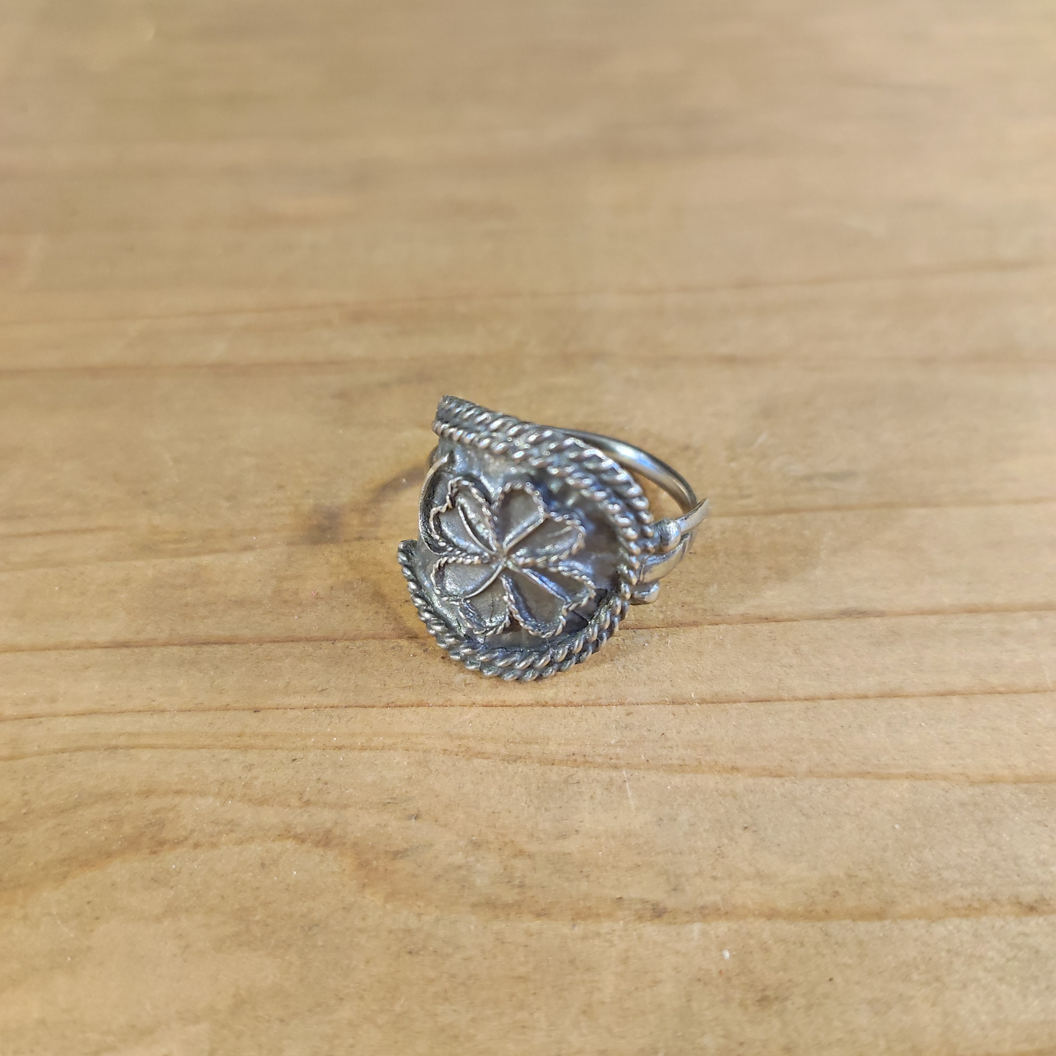 アンティークカトラリー四つ葉のクローバーがモチーフ。銀楊枝のリメイクリング_0872 レトロ 日本製