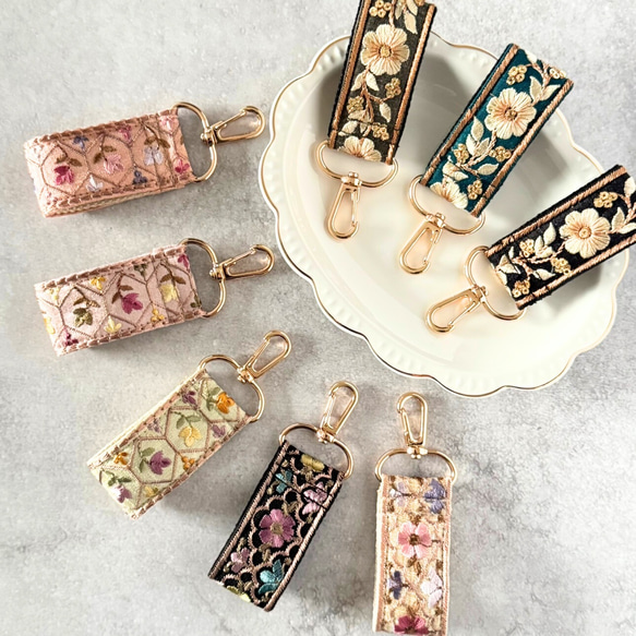 印度刺繡絲帶鑰匙圈拉鍊掛飾包包掛件迷你智慧型手機掛件 第2張的照片