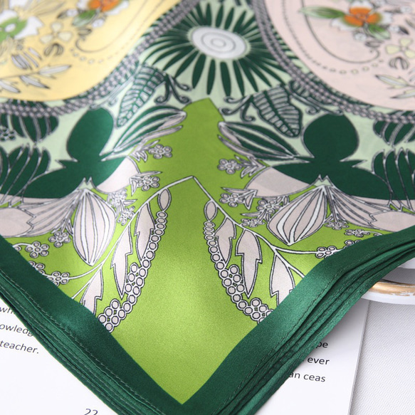 花柄シルク100%スカーフ/グリーン オールシーズン 絹製10約66cm 大判スカーフ　高級感 9枚目の画像
