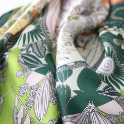 花柄シルク100%スカーフ/グリーン オールシーズン 絹製10約66cm 大判スカーフ　高級感 11枚目の画像