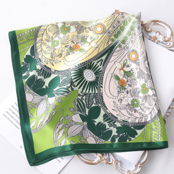 花柄シルク100%スカーフ/グリーン オールシーズン 絹製10約66cm 大判スカーフ　高級感 8枚目の画像