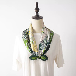 花柄シルク100%スカーフ/グリーン オールシーズン 絹製10約66cm 大判スカーフ　高級感 15枚目の画像