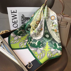 花柄シルク100%スカーフ/グリーン オールシーズン 絹製10約66cm 大判スカーフ　高級感 7枚目の画像