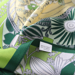 花柄シルク100%スカーフ/グリーン オールシーズン 絹製10約66cm 大判スカーフ　高級感 12枚目の画像