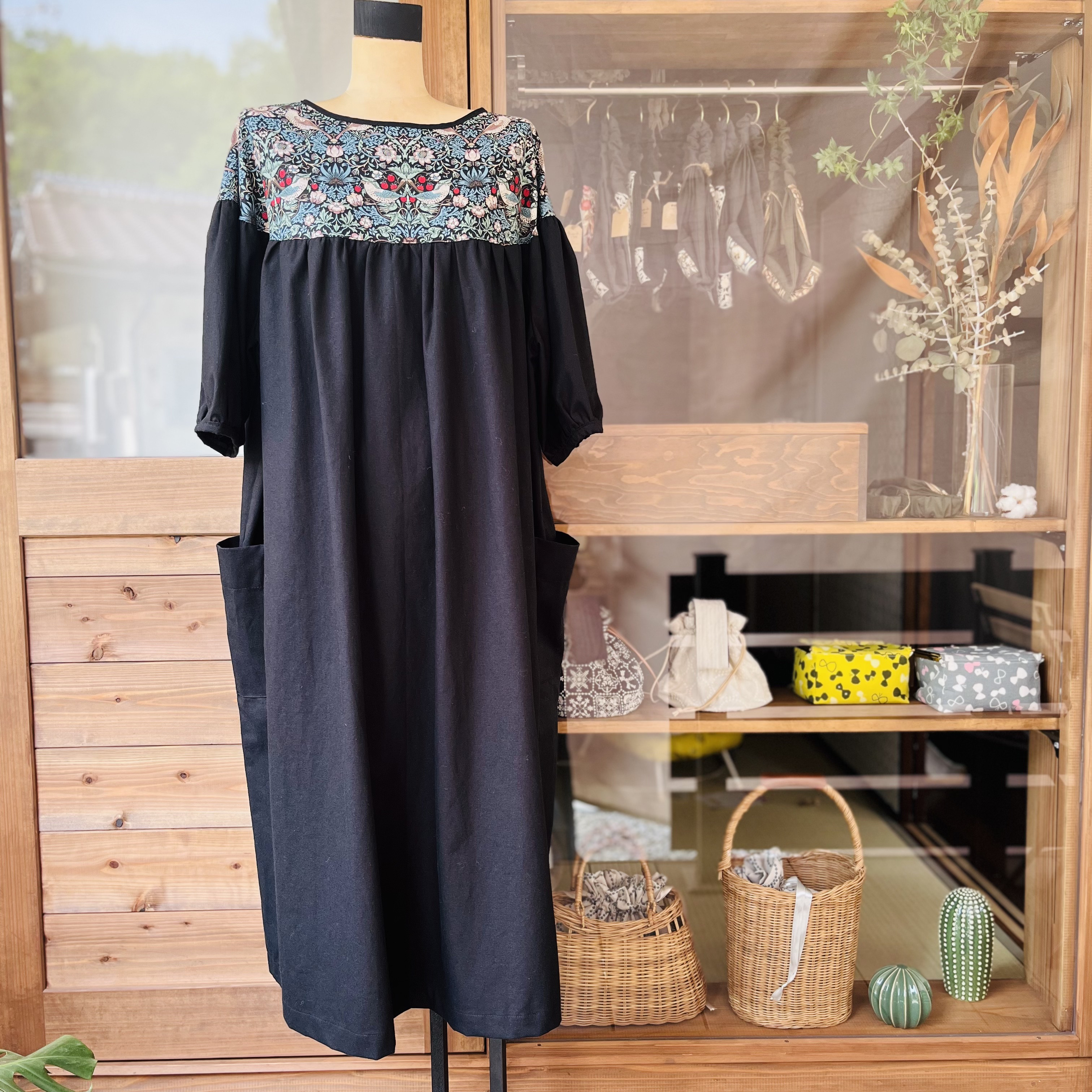 上品×ナチュラル。ウィリアムモリスいちご泥棒ヨーク切替ワンピース