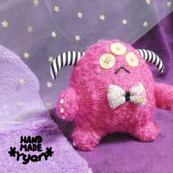 ピンク鬼ちゃん　鬼の人形　ハンドメイド 下がり角みつめちゃん＊ピンク ぬいぐるみ HANDMADE *ryan* 通販