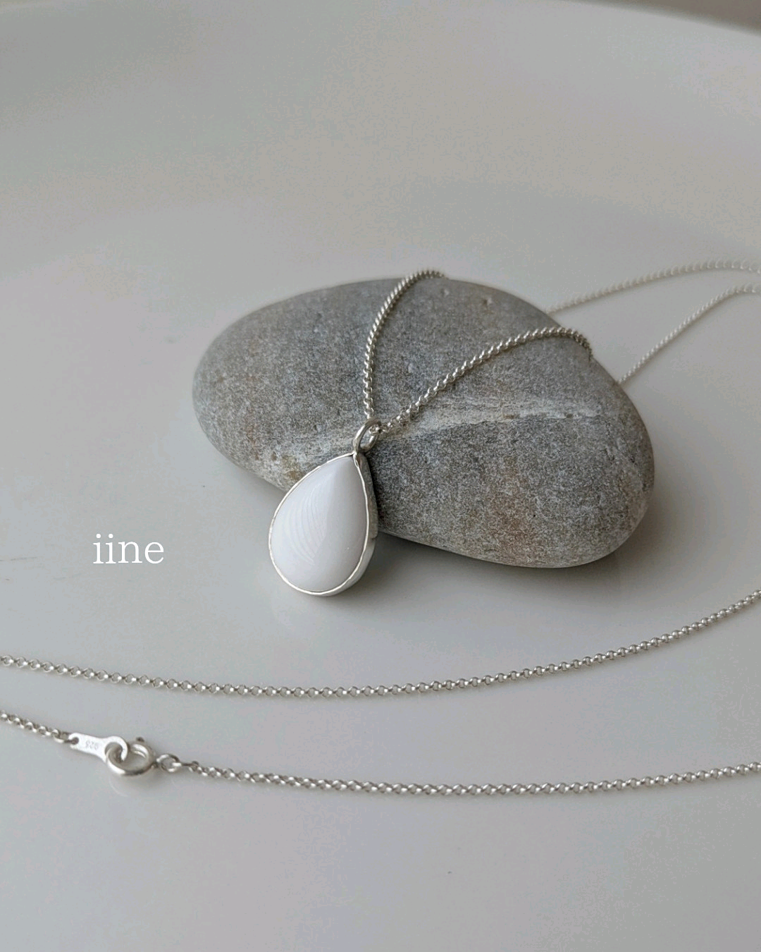 かぶって着用可*ホワイトオニキスのロングチェーンネックレス*大人可愛いペンダント