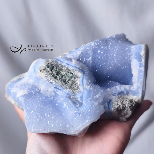 天然石　洞窟　置物 15 希少なアイスブルー瑪瑙鉱石保護石クリスタル洞窟コレクション