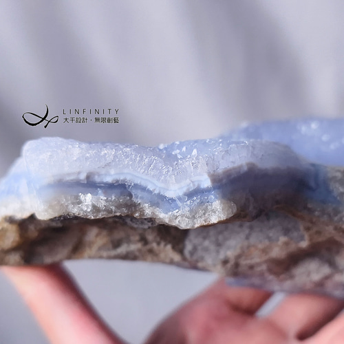 輸入雑貨　天然水晶石　『ヨーロッパ郊外・山奥の家』　クリスタルアート　ゴールド縁 輸入雑貨 天然水晶石 『ヨーロッパ郊外・山奥の家』 クリスタル