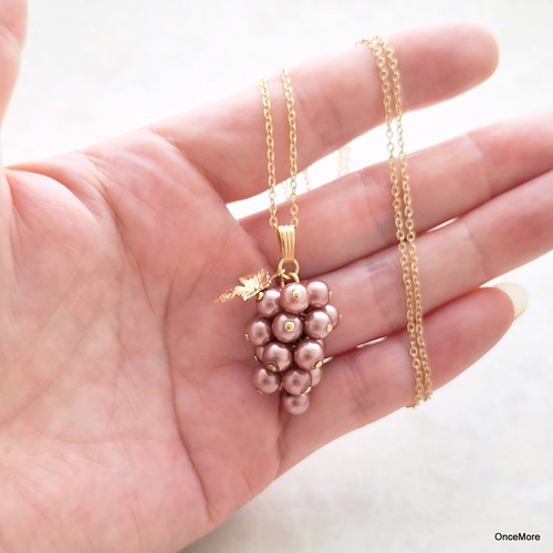 葡萄のペンダント（パープル系） ネックレス・ペンダント OnceMore