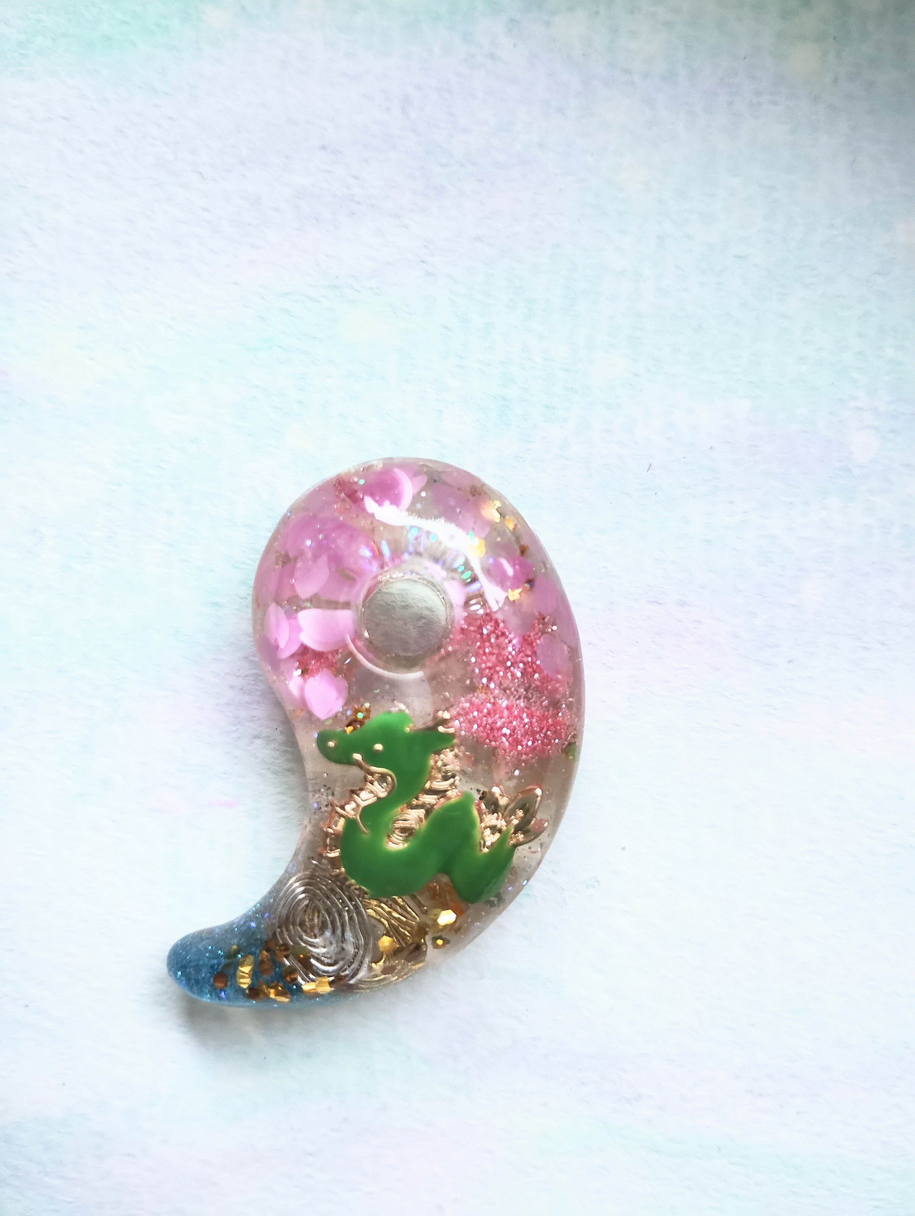 ピンク　桜　龍　パワーチャージ⭐創作オリジナル勾玉(オルゴナイト)