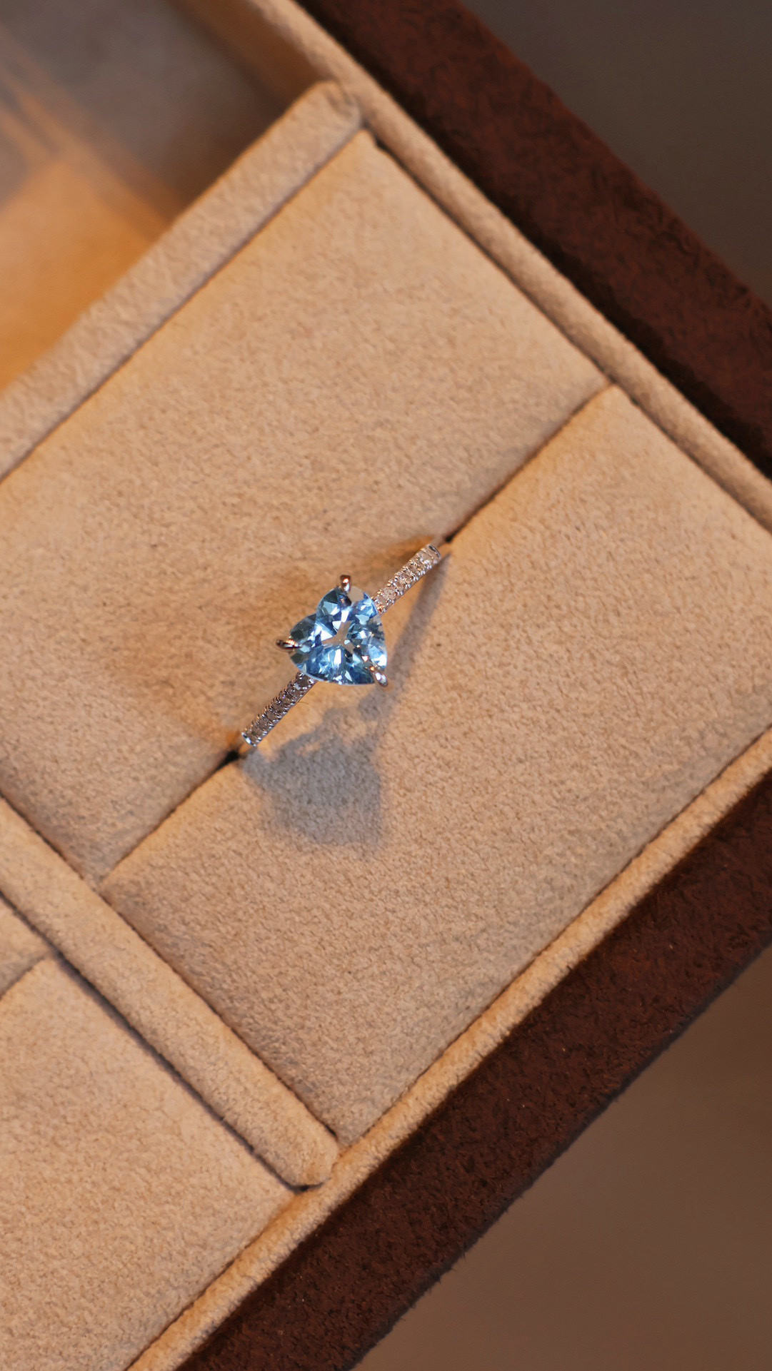 天然ダイヤモンド付きアクアマリンリングk18　3112