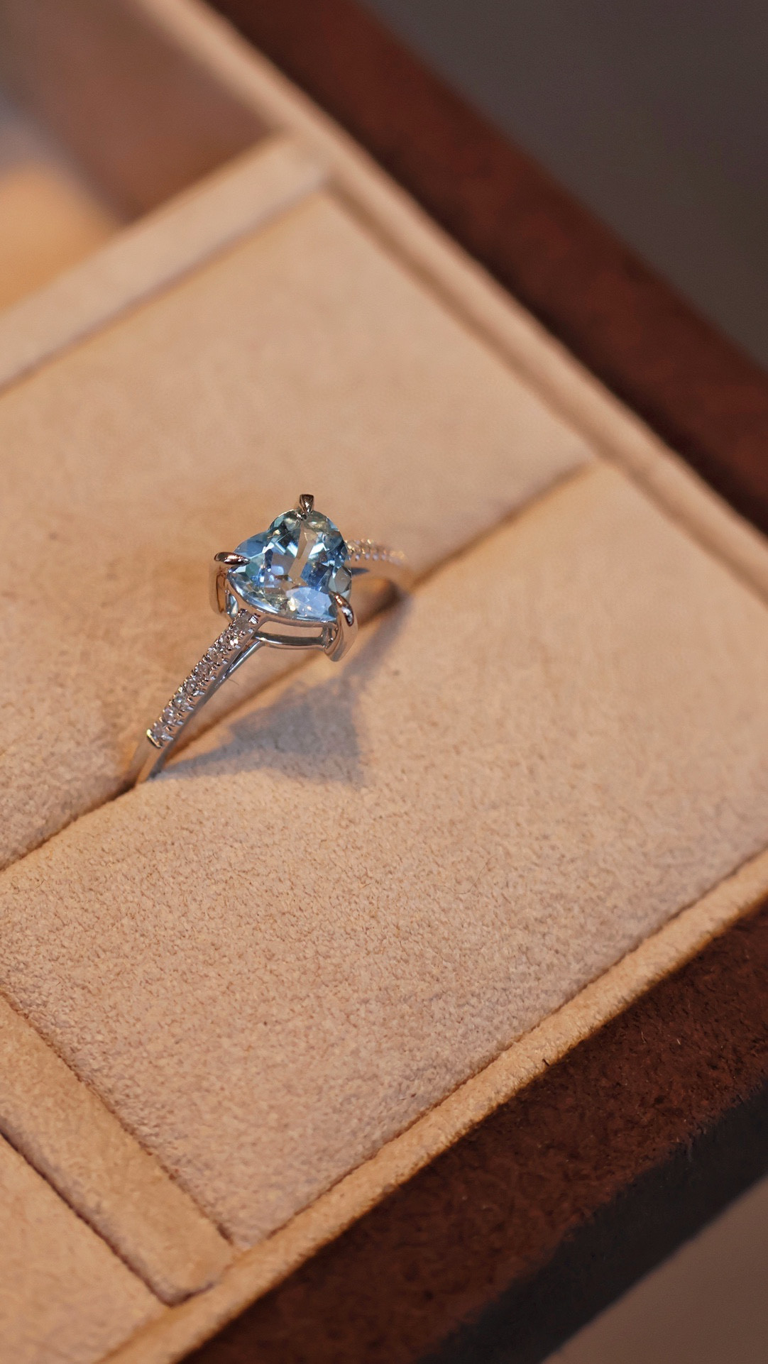 天然ダイヤモンド付きアクアマリンリングk18　3112