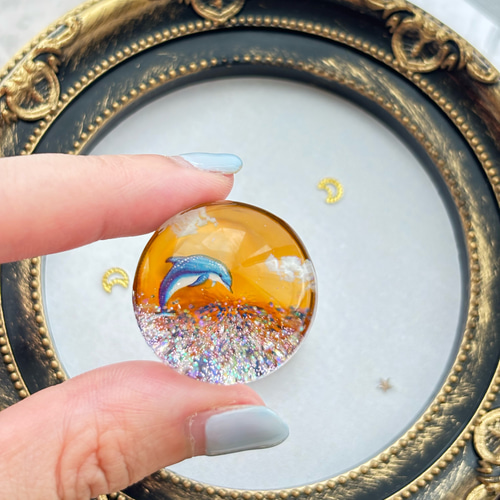 空玉レジン|夕空に跳ねるイルカのレジンアート｜大玉キラキラ空