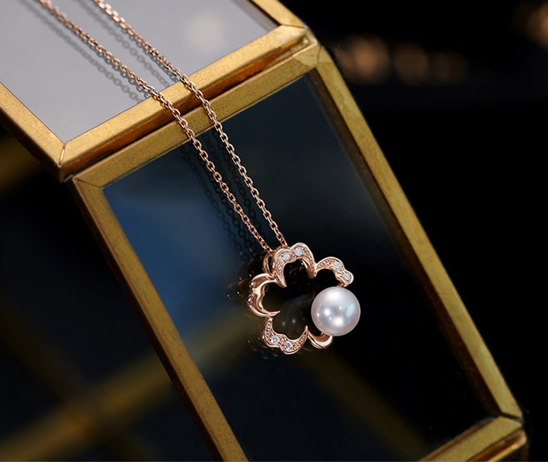 [ヘイズジュエリー] 桜デザイン 18Kゴールド ダイヤモンド装飾 桜型 日本製オーロラアコヤ 6.5-7mmネックレス