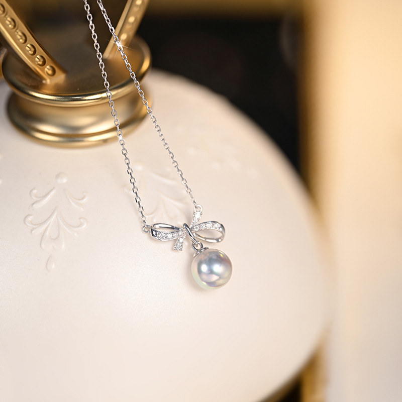 [ヘイズジュエリー] 魅力的なデザインの18Kゴールドダイヤモンド装飾の弓形、たくさんの麻のシルバーグレーの日本のオーロラアコヤ