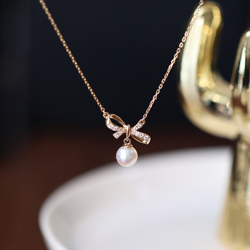 [ヘイズジュエリー] 魅力的なデザインの18Kゴールドダイヤモンド装飾の弓型日本製オーロラアコヤ8-8.5mm海水真珠ネックレス