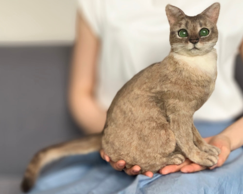 羊毛フェルト 猫 ハンドメイド ジン 自立する猫ちゃんをヤフオクに出品しました。 夏服を着た白黒猫君です
