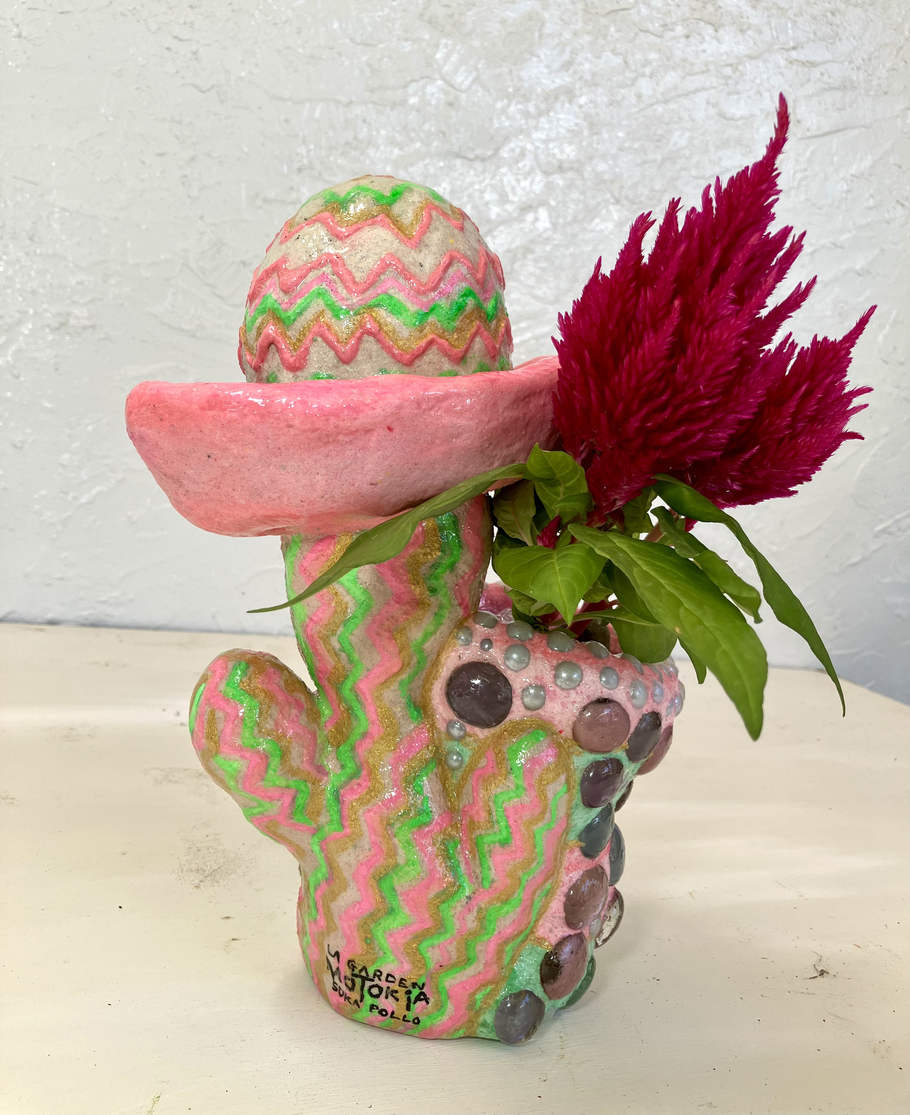 ミニサイズ　サボテン形ピンクガラスタイル付きプランターオブジェ手作り　セメント　植木鉢　かわいい