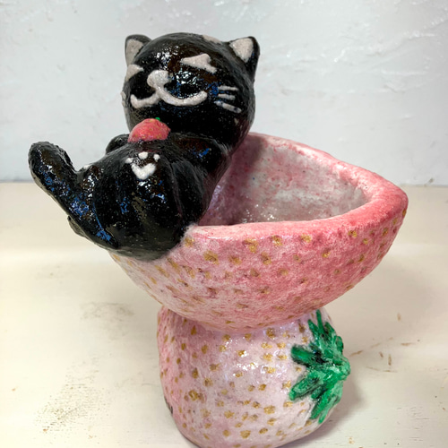 ミニサイズ猫 いちご形プランターオブジェ手作り セメント 植木鉢