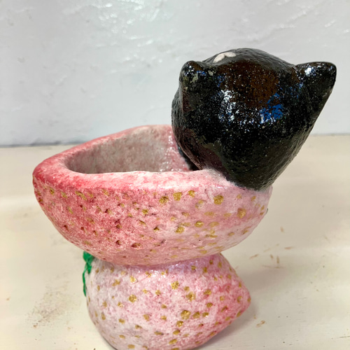 ミニサイズ猫 いちご形プランターオブジェ手作り セメント 植木鉢