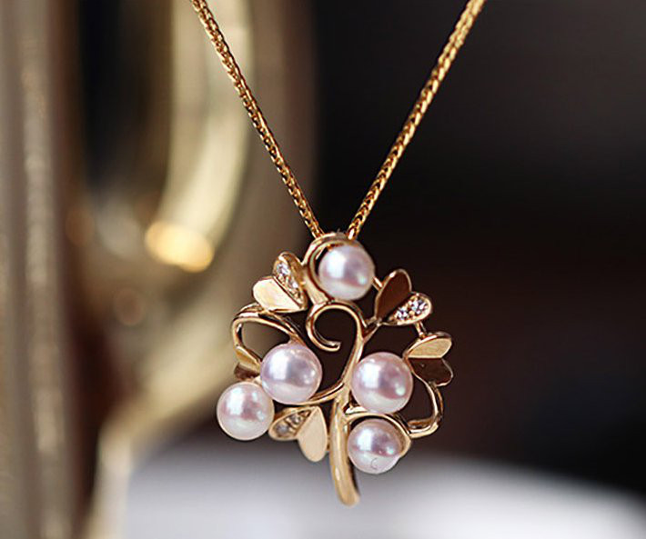 [ヘイズジュエリー] リーフ クワイエットデザイン 18Kゴールド ダイヤモンド装飾 リーフシェイプ 日本製オーロラアコヤ 3.