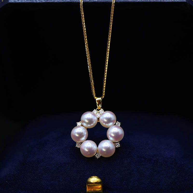 [ヘイズジュエリー] ロイヤルダイヤモンドリースデザイン 18Kゴールド 日本製オーロラアコヤ真珠 5-5.5mm ペンダント