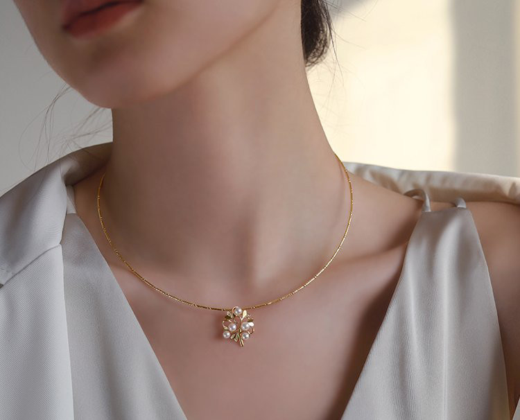 [ヘイズジュエリー] キラキラ輝く18Kゴールドフラワーチューブシェイプ日本製クラフト調節可能チェーン万能ネックレス