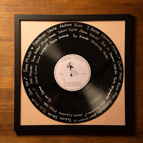 スマホをかざすだけ！思い出の音楽や写真アルバムが開く！】 本物の