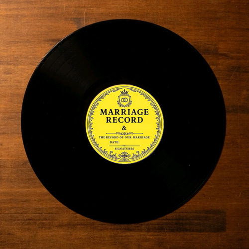 スマホをかざすだけ！思い出の音楽や写真アルバムが開く！】 本物の