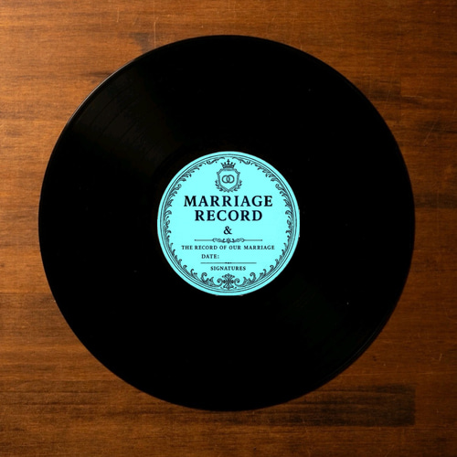 スマホをかざすだけ！思い出の音楽や写真アルバムが開く！】 本物の