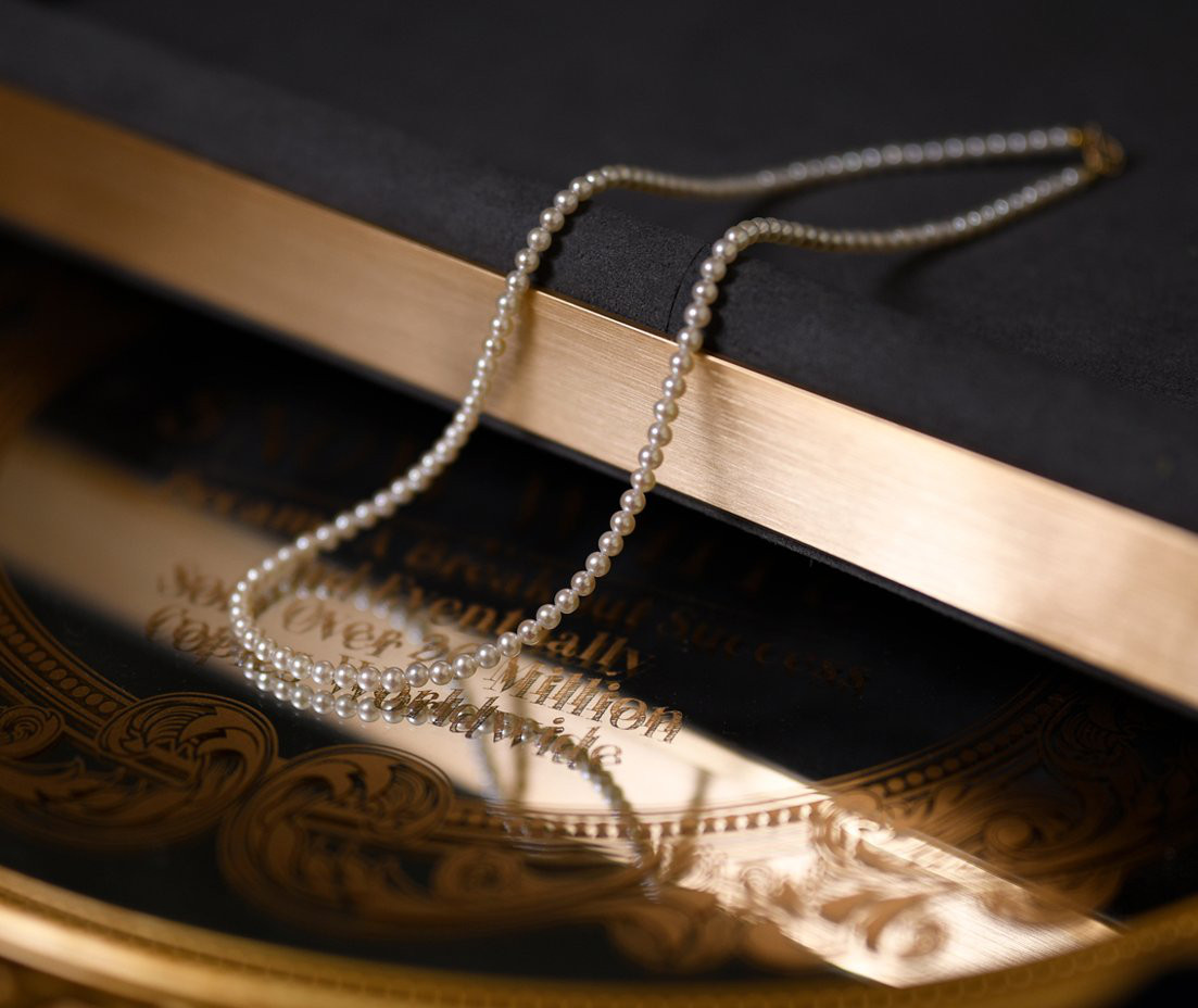 [ヘイズジュエリー] スワンネックデザイン 18Kゴールドビーズ オーロララウンド 核淡水真珠 4.5-5mm ネックレス