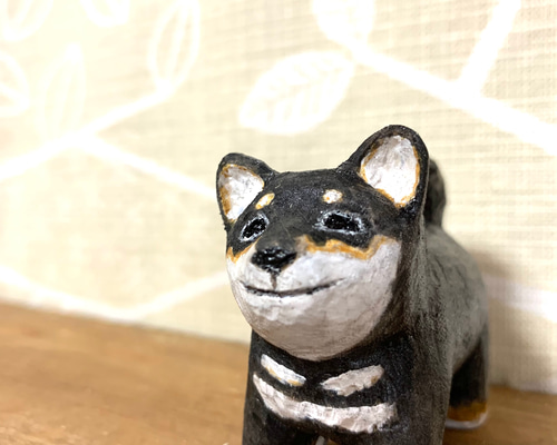 木彫りの柴犬(黒) 木彫りの黒柴犬 その他置物 村山木彫工房 通販 12934272｜Creema