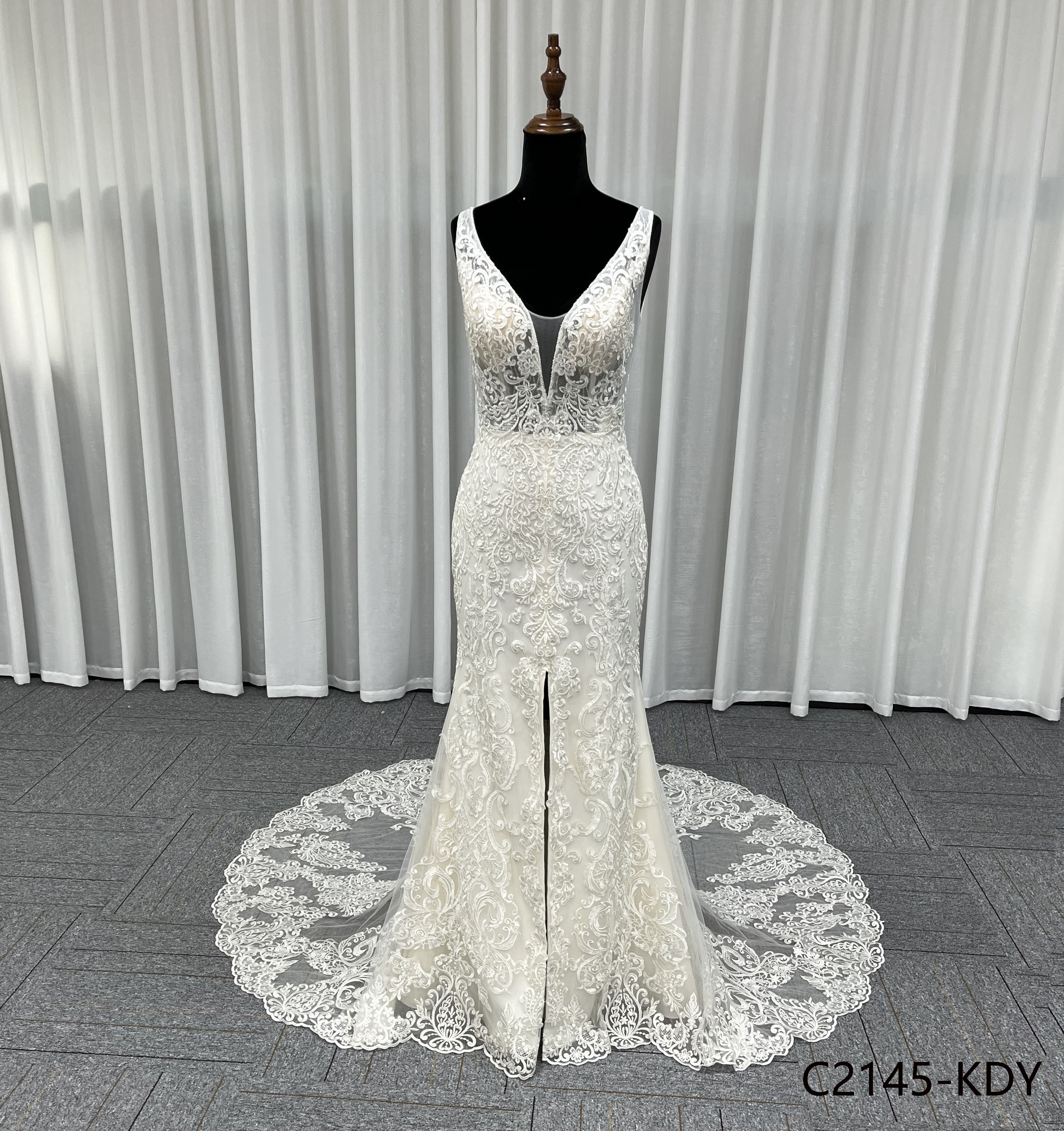 2025新作　マーメイドドレス　クラシカル　ウェディングドレス　華やかなトレーン　クイーンアン　ブライダル結婚式前撮り