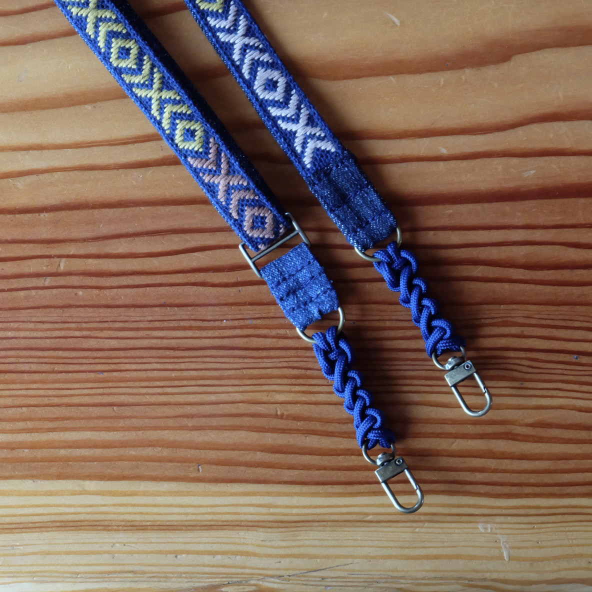 長さ調整可能！こぎん刺しスマホショルダー豆こ【スマホ☺︎刺繍】カメラストラップ☺︎スマホストラップ⌘受注製作⌘