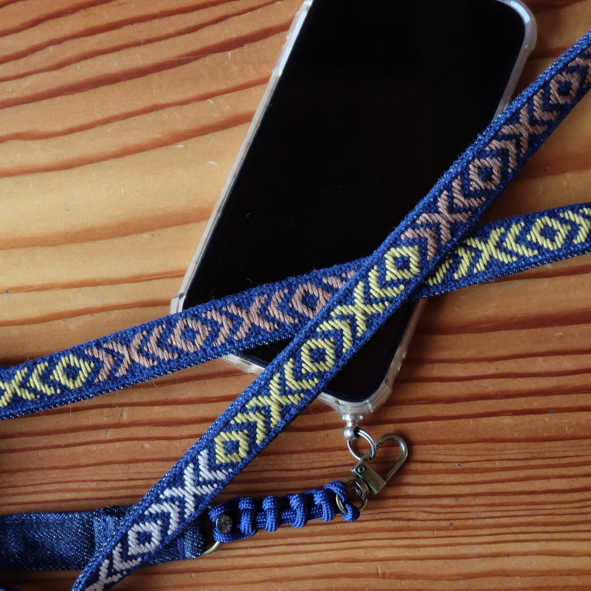 長さ調整可能！こぎん刺しスマホショルダー豆こ【スマホ☺︎刺繍】カメラストラップ☺︎スマホストラップ⌘受注製作⌘