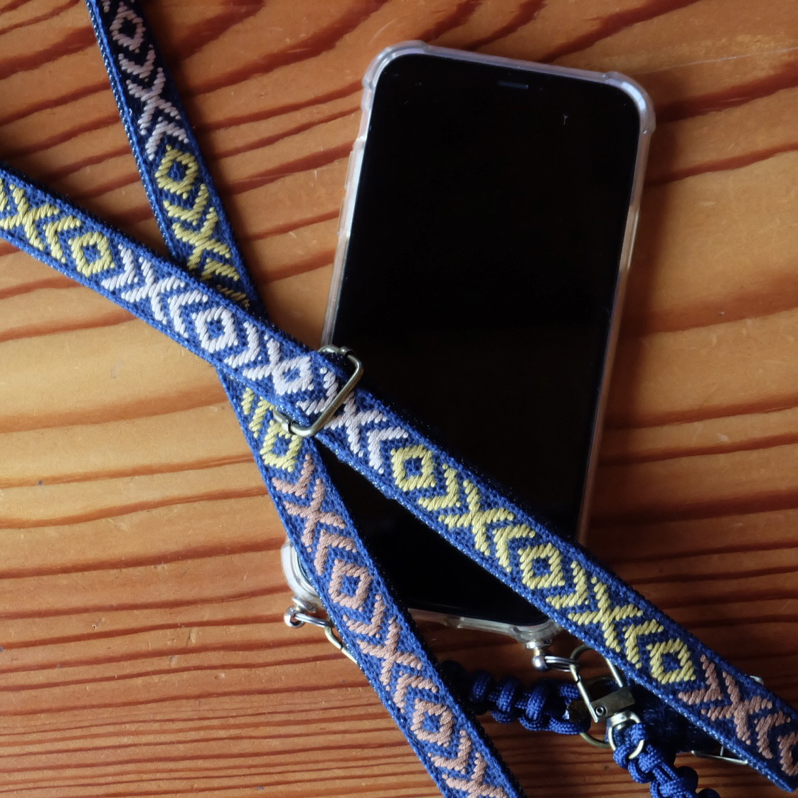 長さ調整可能！こぎん刺しスマホショルダー豆こ【スマホ☺︎刺繍】カメラストラップ☺︎スマホストラップ⌘受注製作⌘