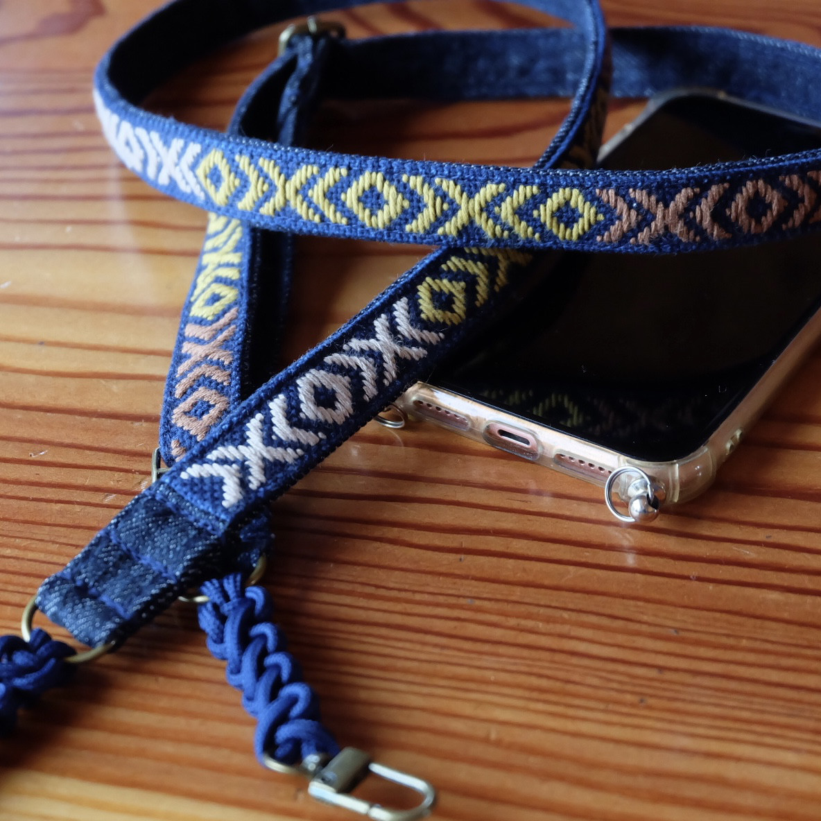 長さ調整可能！こぎん刺しスマホショルダー豆こ【スマホ☺︎刺繍】カメラストラップ☺︎スマホストラップ⌘受注製作⌘